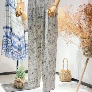 Wide-legged casual trousers